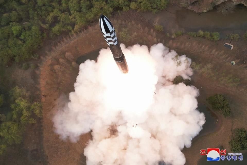 Fotografía de las pruebas de un misil de Corea del Norte, tomada el 13 de abril.