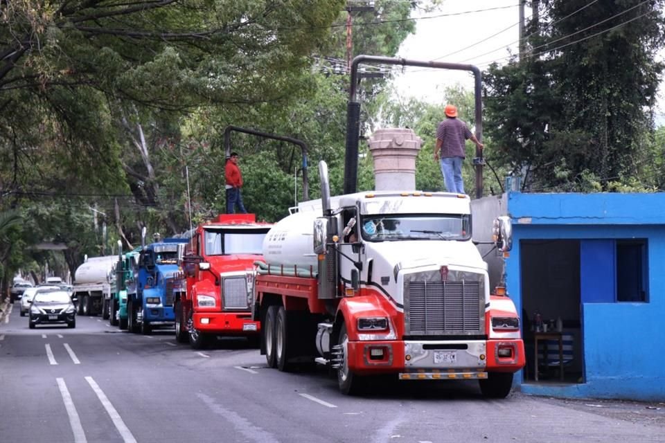 La Ciudad de México consume cada día 29 mil litros por segundo, que son obtenidos de pozos, los sistemas Lerma y Cutzamala, y manantiales.