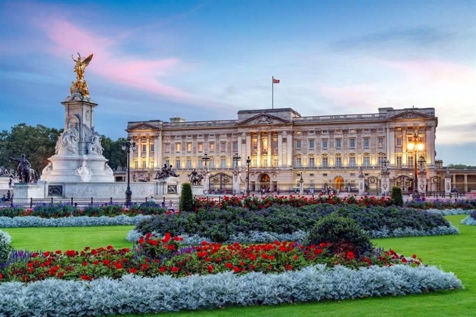 Más allá de la coronación del Rey Carlos III, el 6 de mayo, Londres ofrece -en cualquier fecha-, motivos para sentirse como de la realeza.