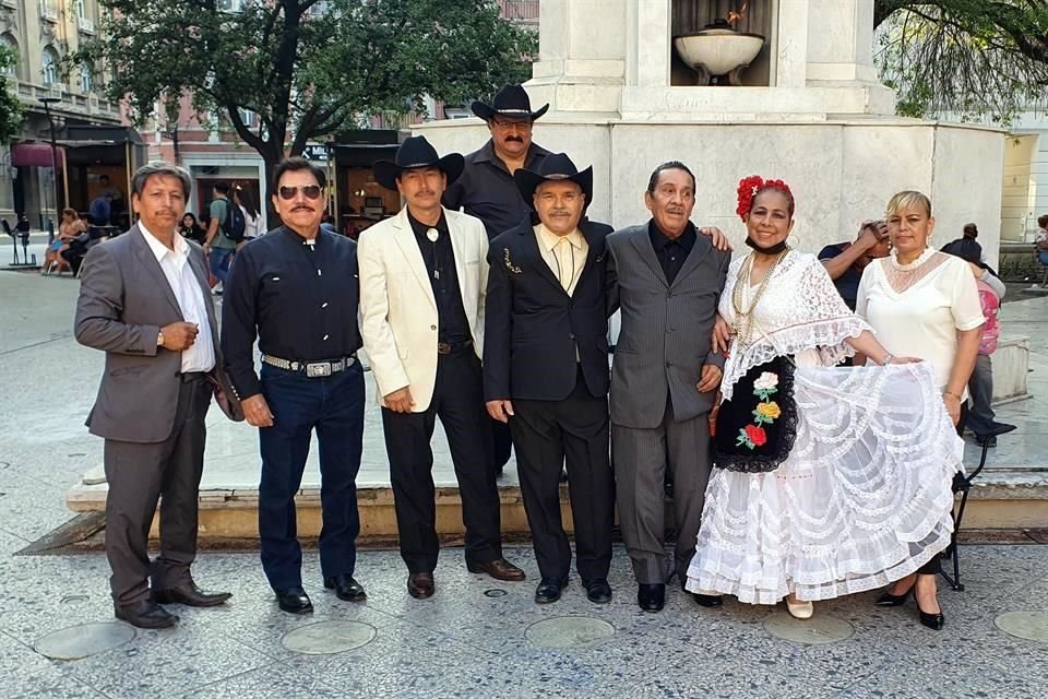 Integrantes del Club de Admiradores de Pedro Infante A.C.