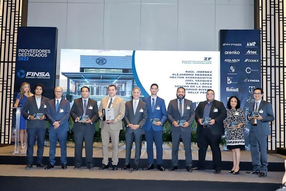 Daniel López, Javier Ugarte, Raúl Jiménez, Alejandro Herrera, Sergio Argüelles, Héctor Ayarzagoitia, Joel Vazquez, Rodrigo Rivera, Nelly Pérez y Severo de la Rosa, equipo que recibió el premio.