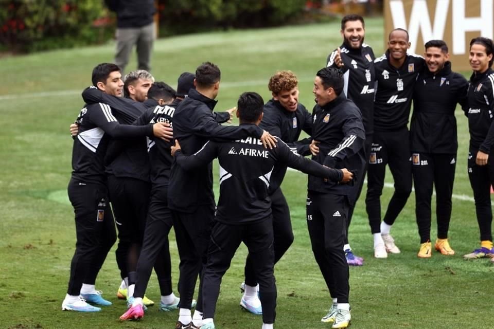 En el entrenamiento de este lunes se pudo observar un buen ambiente en el plantel de Tigres.