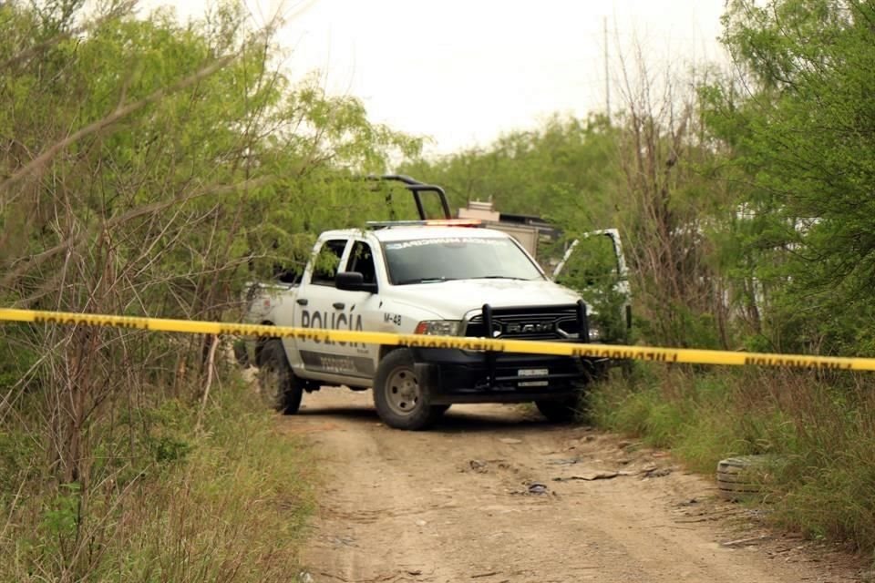 Los cadáveres fueron encontrados por un trabajador que caminaba por una brecha. 