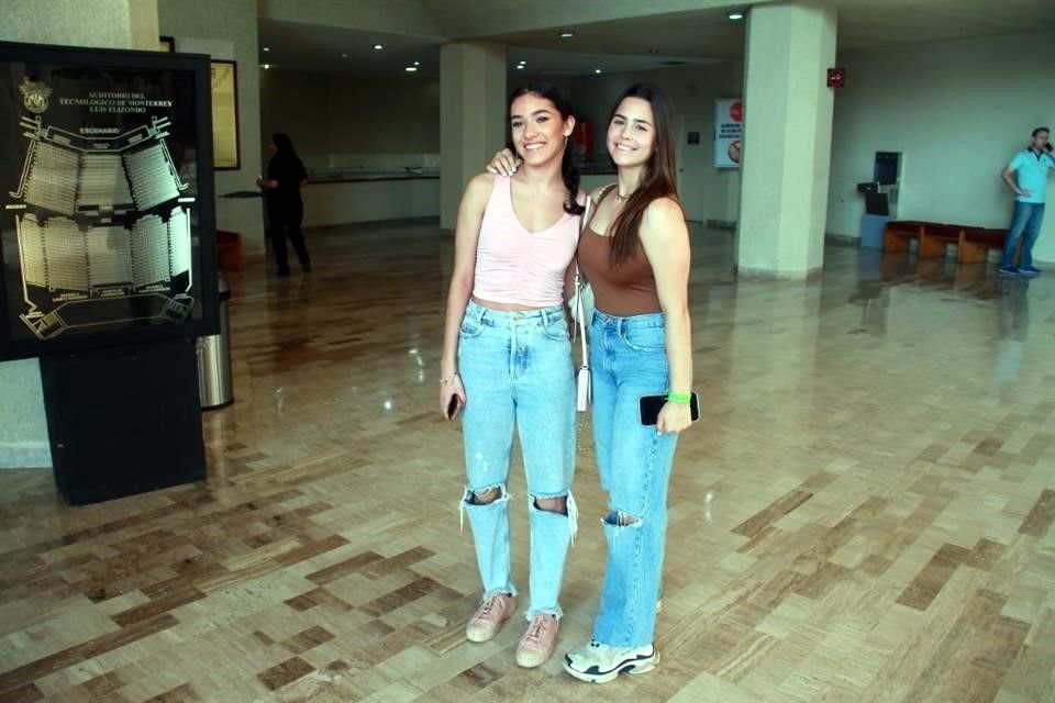 Ana Camila Chávez y Cecilia Flores