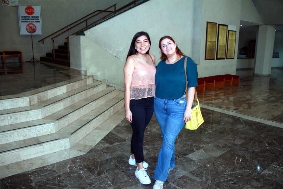 Karla Caballero y Elizabeth Cavazos