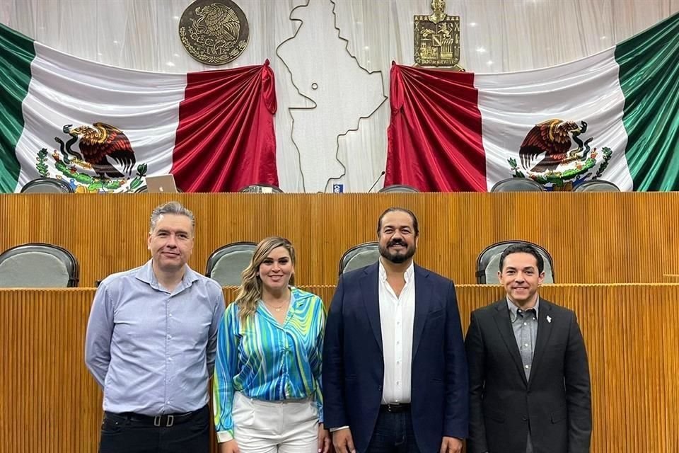 (De izq. a der.) Los Diputados Waldo Fernández y Ana González; el Alcalde de Agualeguas Ignacio Castellanos; y el Diputado Daniel González.