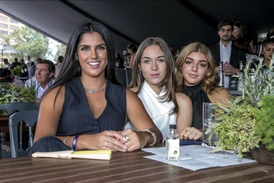 Isabella Miranda, Begoña Benavides y Ana Trad