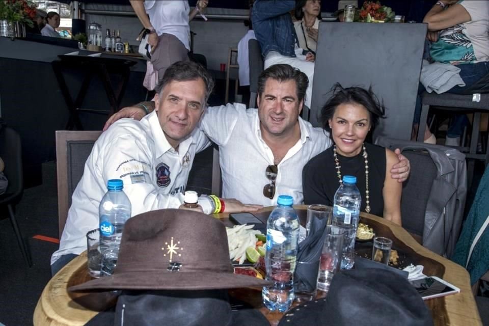 Manuela González, Armando Calvo y Malena Ferreti