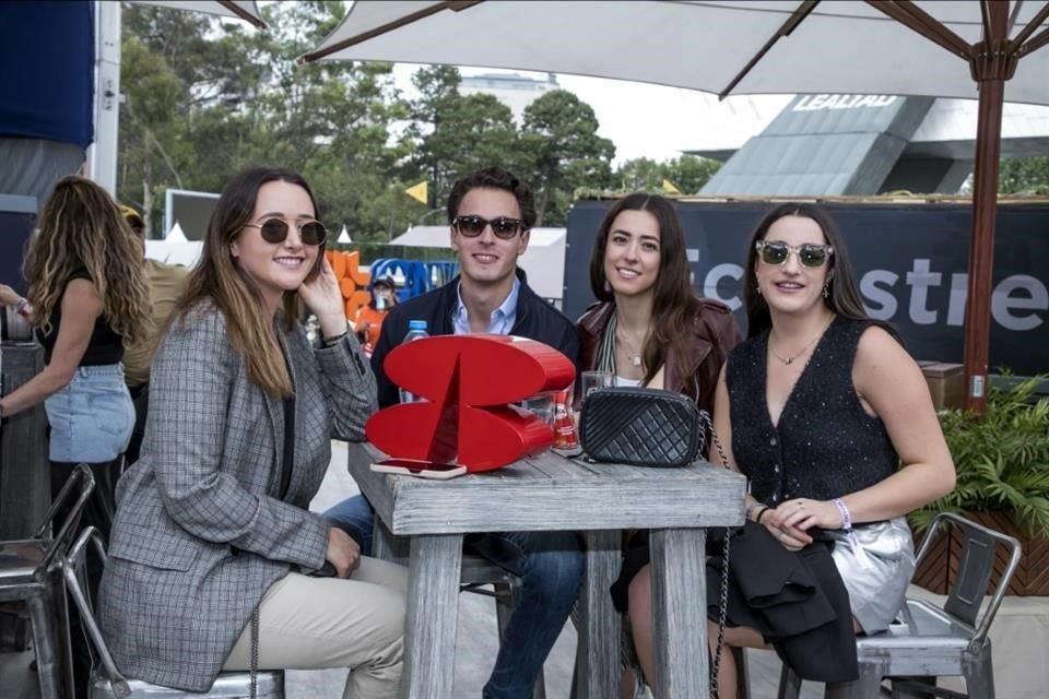 Isabel Sommer, Iker Elizaga, Sofía Elizaga y Ana de Pedro