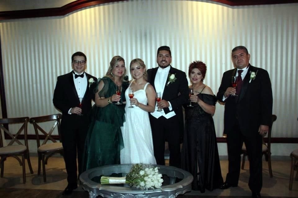 Roberto Canales, Cecilia Canales, Valery Canales, Cédric Arceo, Gabriela Vega y Gerardo Arceo