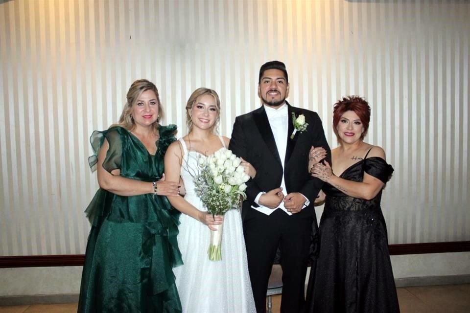 Cecilia Canales, Valery Canales, Cédric Arceo y Gabriela Vega