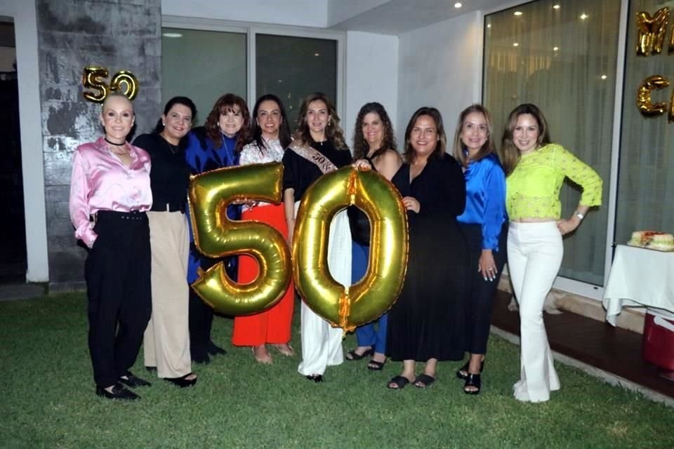 Josefina Ruiz de Villarreal, Adriana Valdez de Benavides, Mine Leal de Montoya, Mirta Perales de Ibarra, Mary Carmen Gonzalez de Guajardo, Marcela Guevara de Garza, Paty Bortoni de Leos y Liliana Flores de Martínez