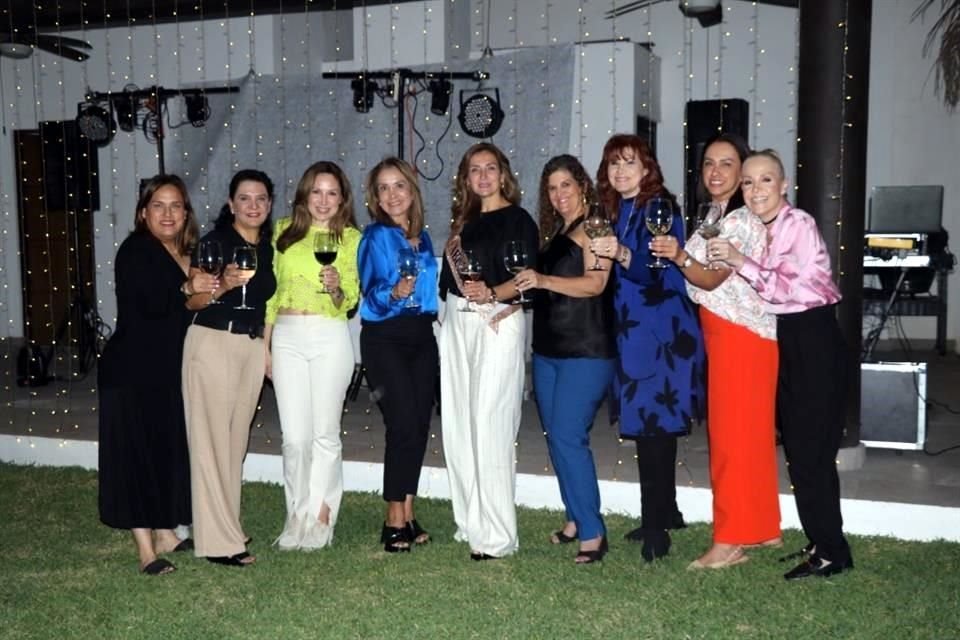 Josefina Ruiz de Villarreal, Adriana Valdez de Benavides , Mine Leal de Montoya 
Mirta Perales de Ibarra  Mary Carmen Gonzalez de Guajardo , Marcela Guevara de Garza 
Paty Bortoni de Leos, Liliana Flo