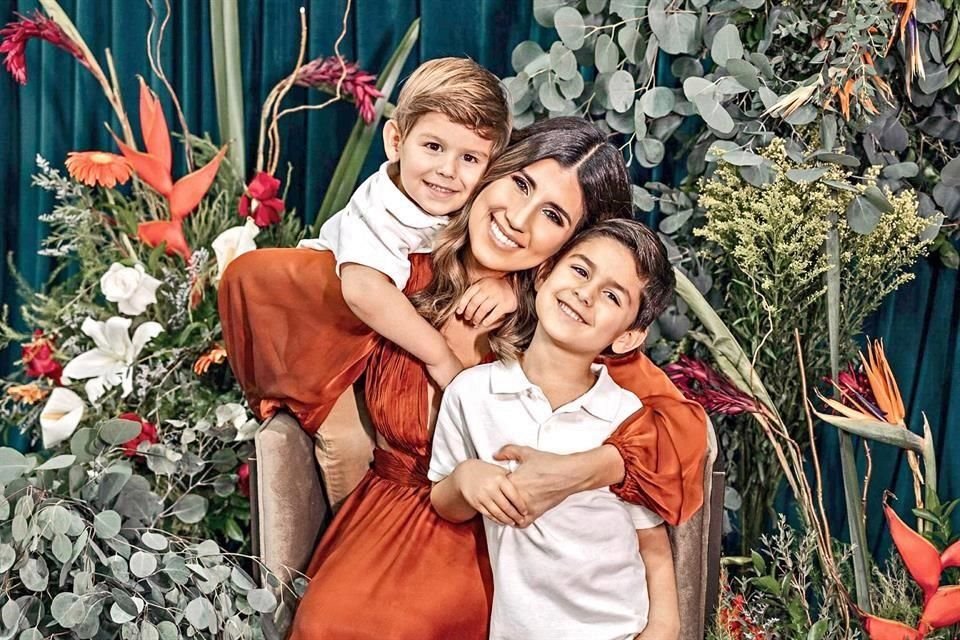 Claudia Sada de Elizondo con Emilio y Fede 
