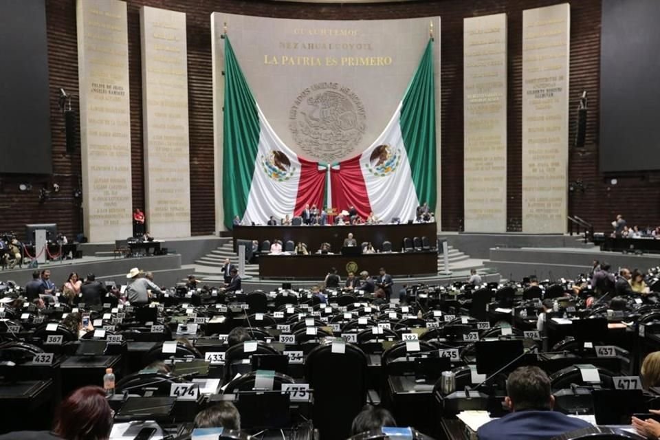 Mediante el 'fast track' y usando su mayoría como 'aplanadora', diputados de Morena y aliados aprobaron nueve reformas de la agenda de AMLO.