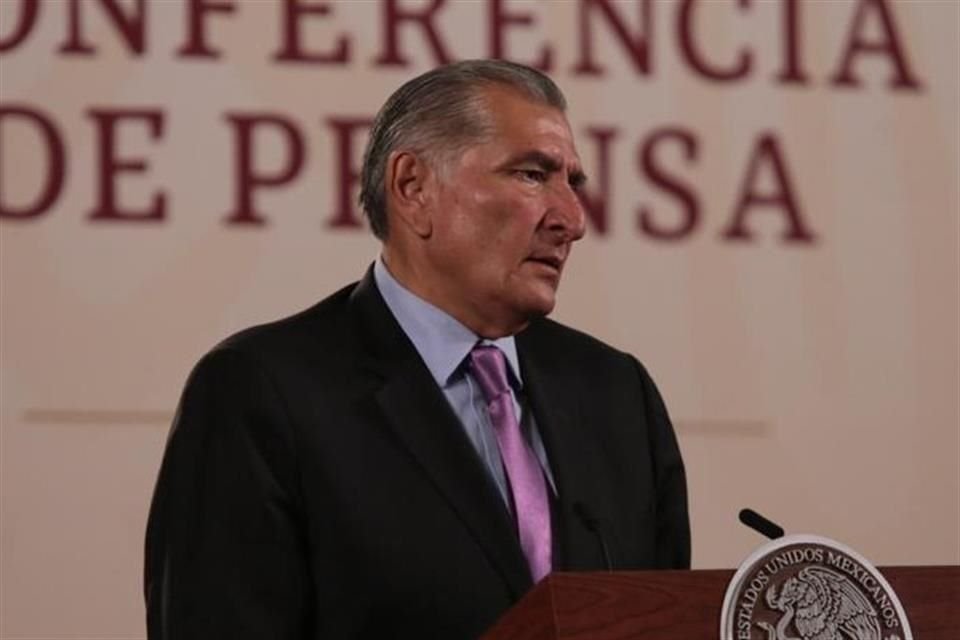 El Secretario de Gobernación en conferencia de prensa. 