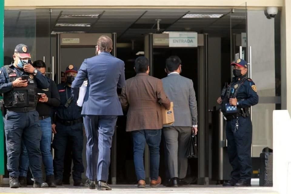 Los litigantes ingresaron a las instalaciones ubicadas en calle Doctor Lavista sin dar declaraciones a los medios de comunicación.