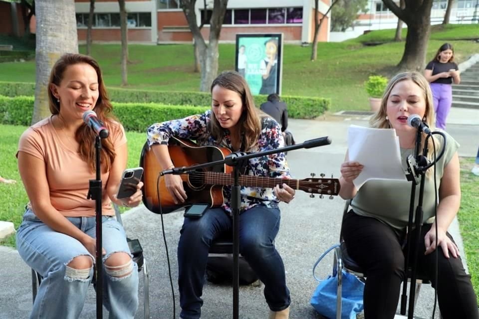 Mariana Benavides, Daniela Benavides y Cristina Torres