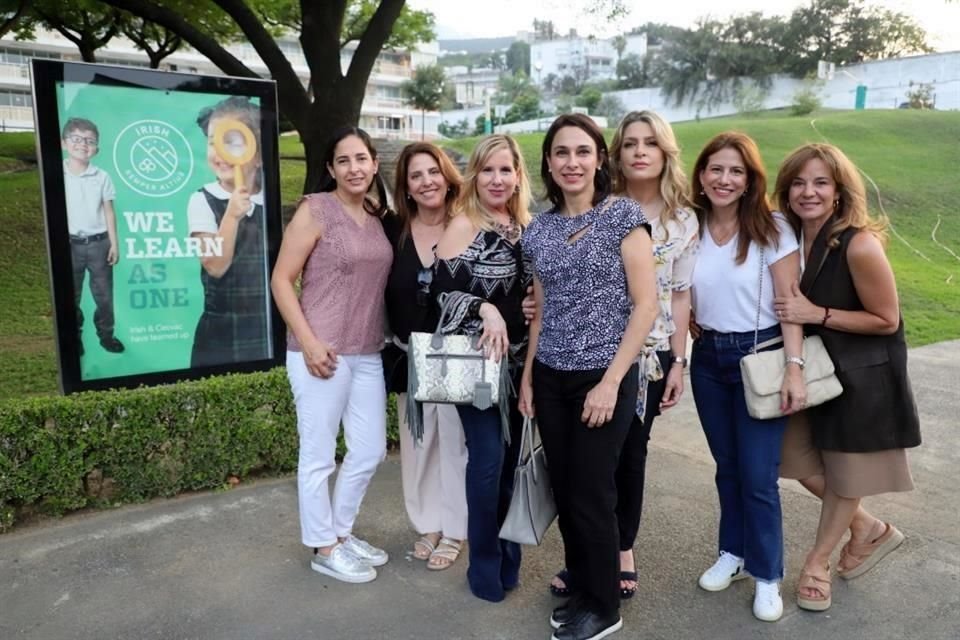 Alejandra Garza, Angélica Espinosa, Oppy Salas, Claudia Castillo, Queta Hinojosa, Mariel González y Carmen Padilla