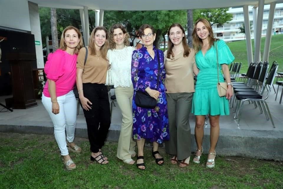 Brenda González, Catalina Camps, Daniela Daccarett, Carmen Arias, Terina Martínez y Alejandra Plancarte