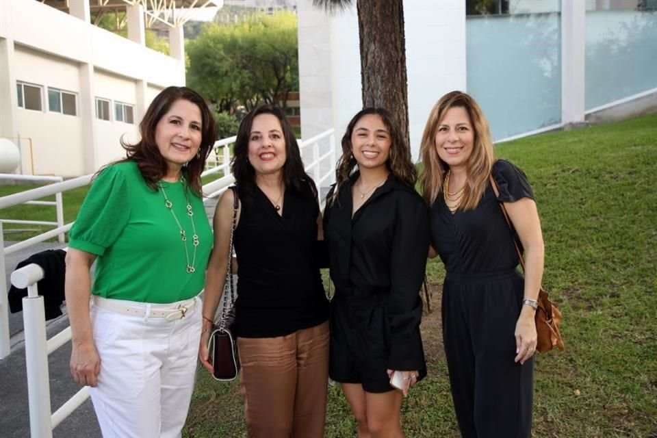 Diamantina Villamar de Barragán, Rocío Villamar de Flores, Ximena Bárcena y Gabriela Villamar