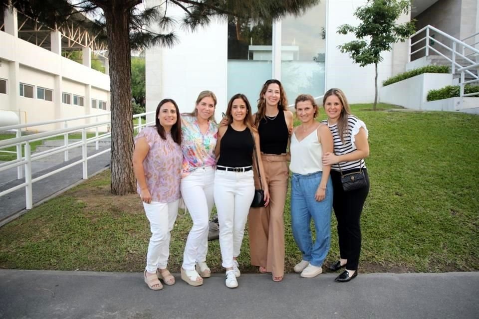 Marcela Porte de Gorena, Mariana Garza de Treviño, Patricia Villarreal de Villarreal, Silvia González de Belden, Karla Martínez y Bárbara Ramírez Paláu