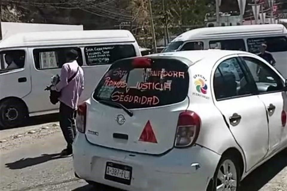 El cadáver del taxista fue encontrado al interior de su unidad en una de las calles de la Colonia Unidad Infonavit, en Taxco.