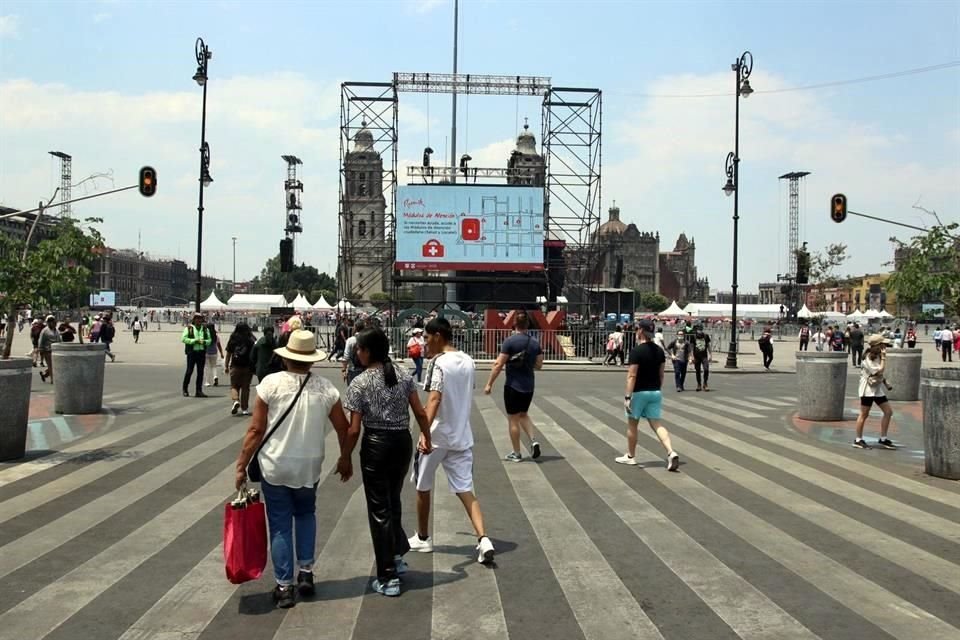 Desde temprano abrieron las puertas para ingresar a la plancha del Zócalo.