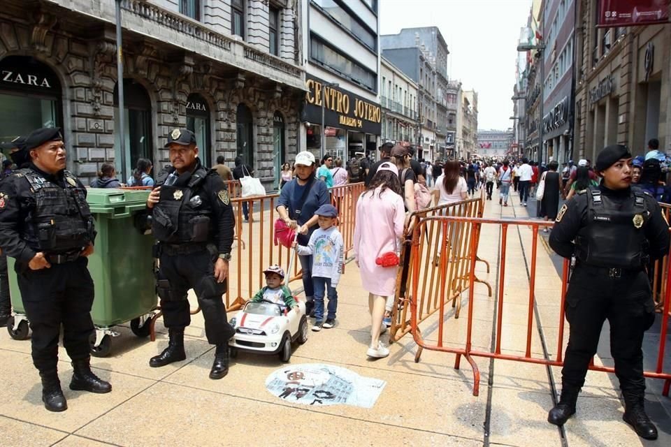 Los filtros de seguridad están por las calles aledañas a la plaza principal.