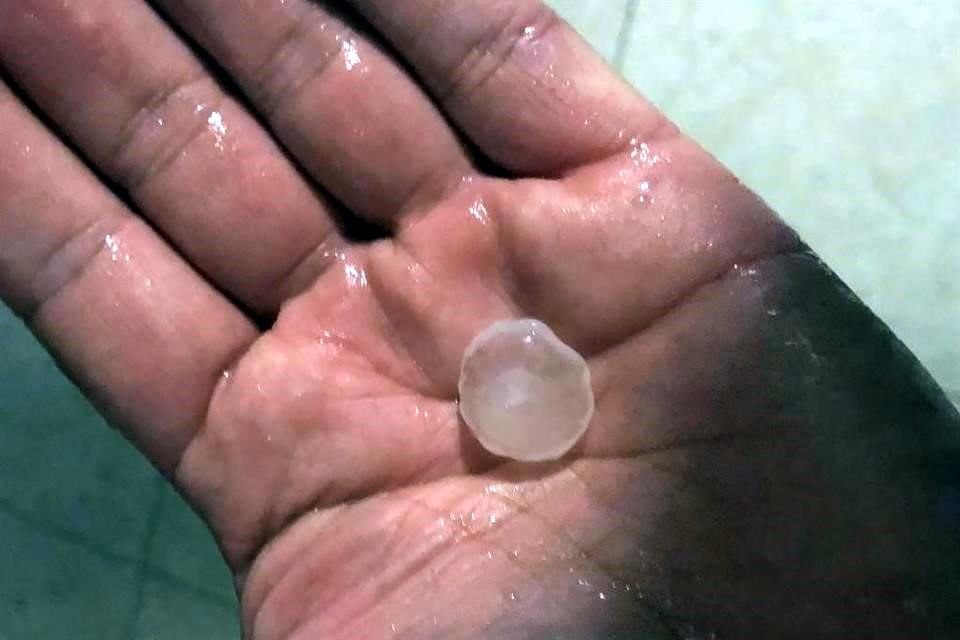 En algunas zonas se reportó la caída de granizo.