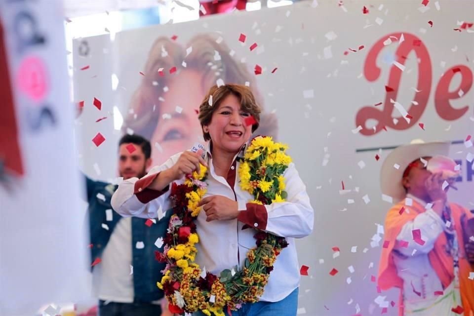 Delfina Gómez, candidata a la Gubernatura del Estado de México por la coalición 'Juntos Haremos Historia', hizo un mitin en San Mateo Atenco.