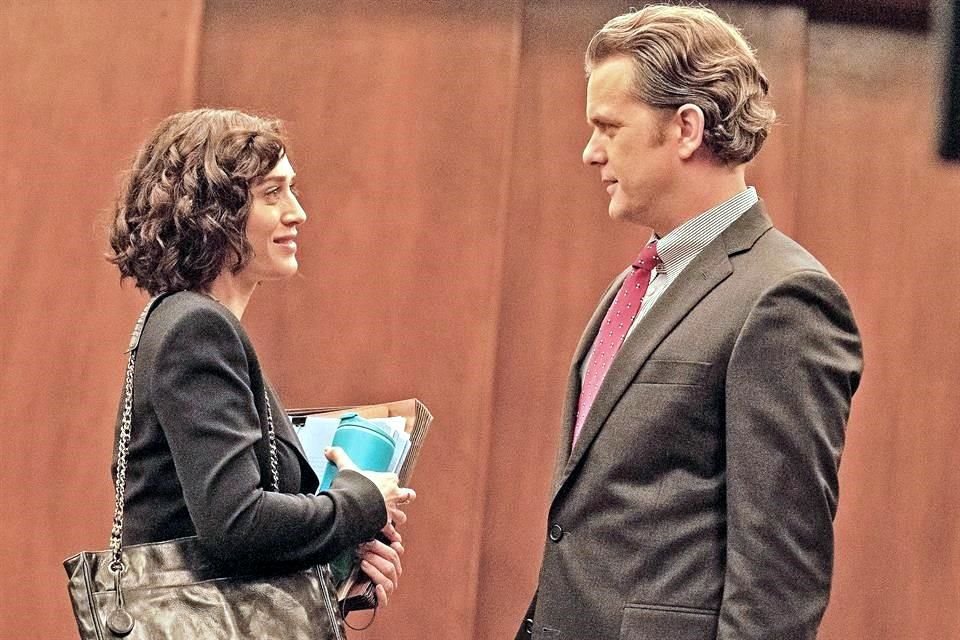 Joshua Jackson y Lizzy Kaplan encarnan a los protagonistas de una aventura en la serie 'Atracción Fatal'.