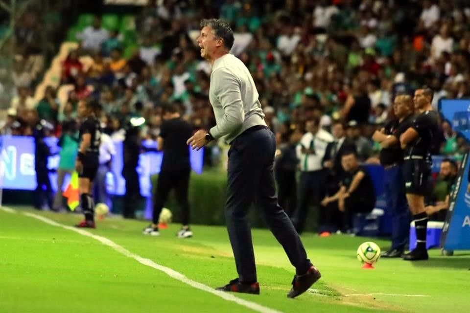 Robert Dante Siboldi lo paga caro jugar con equipo alterno y León lo golea 3-0. Repasa las imágenes.