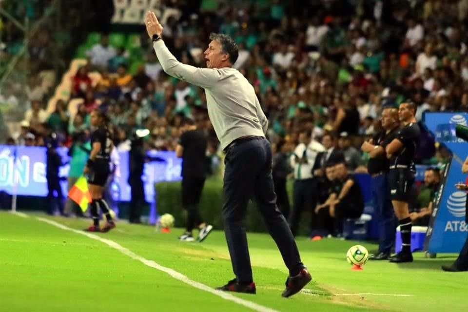 Robert Dante Siboldi lo paga caro jugar con equipo alterno y León lo golea 3-0. Repasa las imágenes.