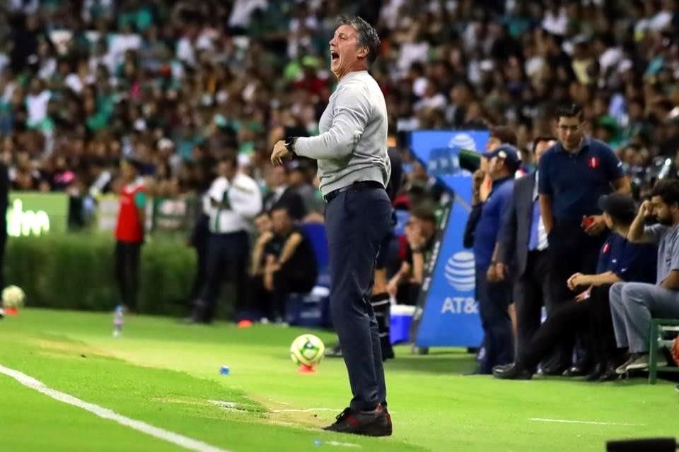 Robert Dante Siboldi lo paga caro jugar con equipo alterno y León lo golea 3-0. Repasa las imágenes.