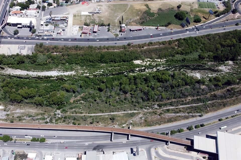 La vegetación del Río Santa Catarina también se observa más limpia tras labores de rehabilitación de los Municipios.