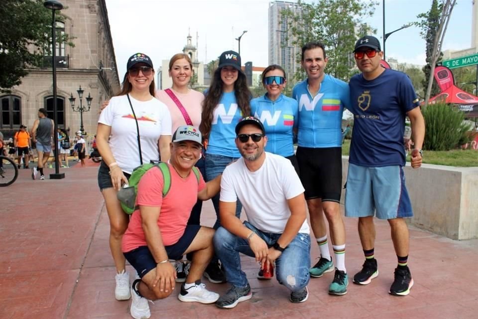 Consuelo Rivera, Zoé Montemayor, Erika Deschamps, Vero Ortuño, Hugo Ruiz, Heriberto Armendáriz, Carlos Ávalos y Enrique Rodríguez