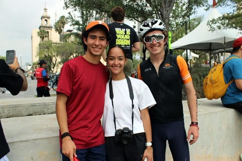 Emilio Ramírez Rodríguez, Angela Hernández y Andrés Lozada