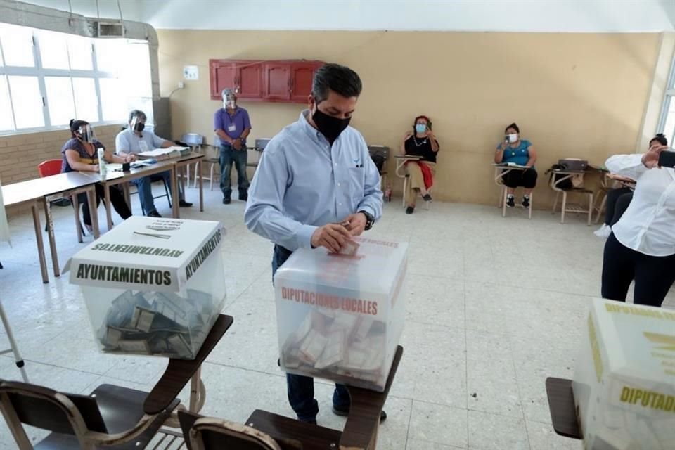 Francisco García Cabeza de Vaca votó en la sección 0956 de la Colonia del Prado, en  Reynosa.