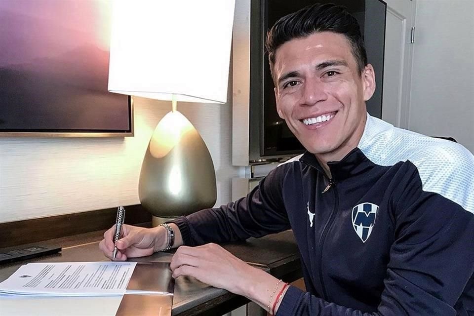 Héctor Moreno ya se puso los colores de Rayados.
