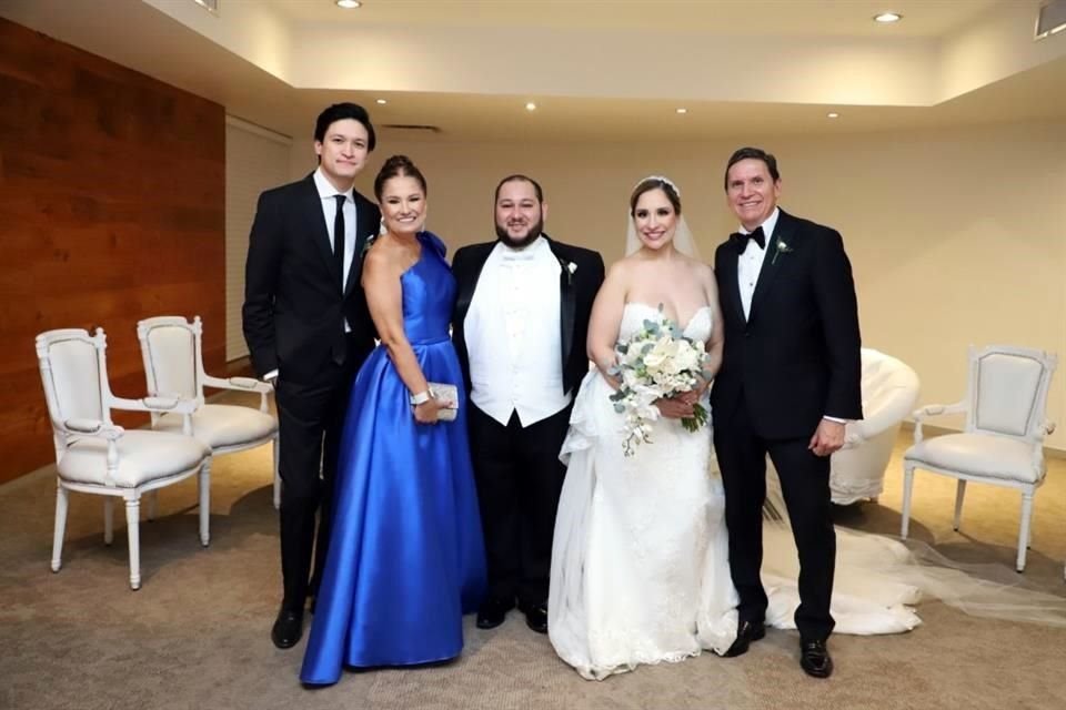 David Trejo, Rosa María Salazar de Trejo, Jaime Mora, Sandra Carolina Trejo Salazar y José Trejo