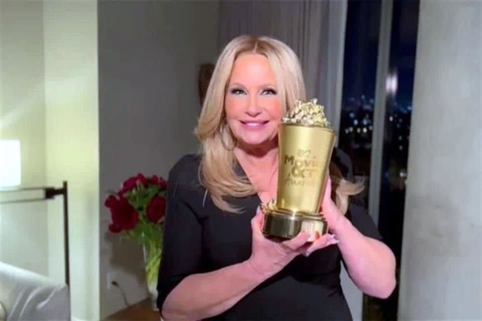 Jennifer Coolidge ganó un premio especial por su carrera en la comedia.