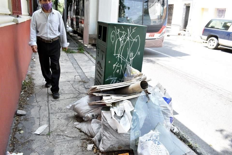 La empresa Red Recolector será la encargada de la limpieza de los contendedores de basura y su zona aledaña en el Centro.