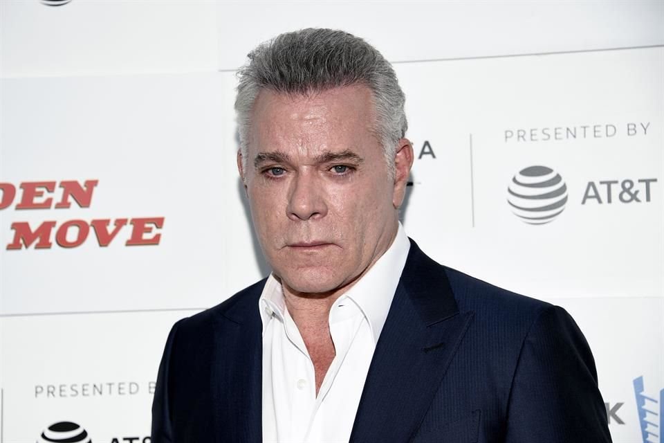 El actor Ray Liotta murió a causa de insuficiencia respiratoria, edema pulmonar y fallo cardiaco.