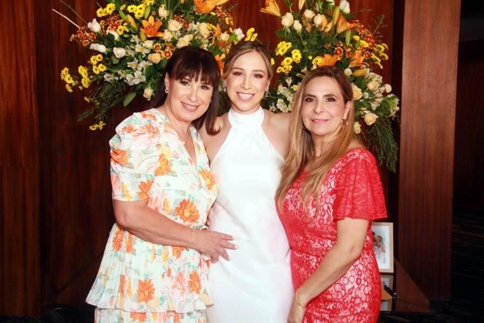 Diana García Salinas,Valeria Marianne Botello García y Taidé Cantú de Sánchez
