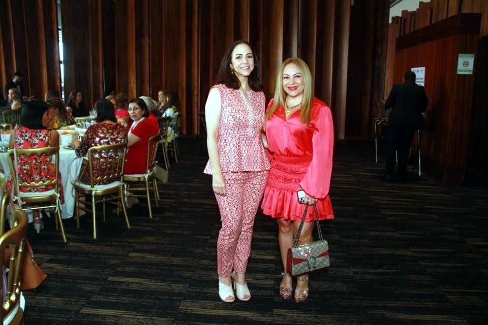 Érika Lorenzen y  Claudia Aguirre de García