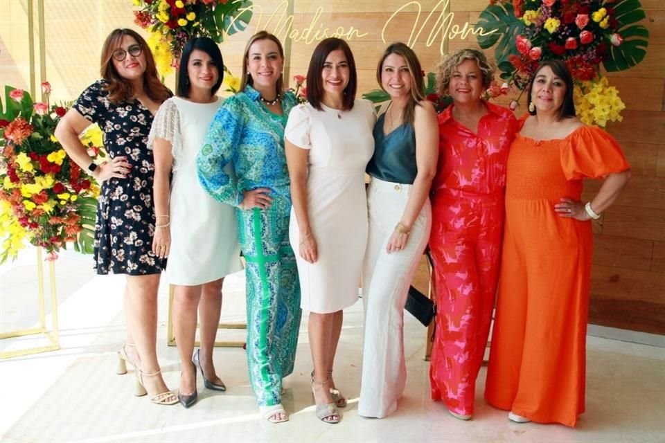 Ale Soto,  Aída Lizárraga, Érika Ávalos, Cludia Acosta, Alma Garza, Vange Cabrera y Lina Muñoz