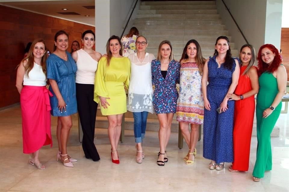 Roxana Leal, Tere de Ames, Norma Serafín,  Alicia Díaz, Gabriela Duque, Sandra Sepúlveda,  Karla Reza, Diana Cavazos, Evelyn Garay y Amabelly Calderón