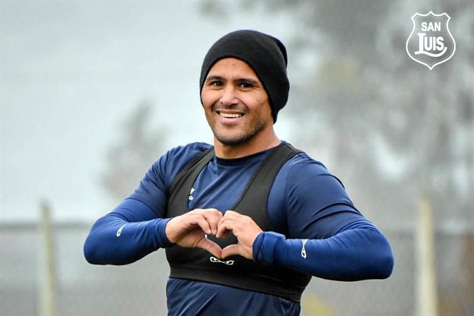 Humberto Suazo es el goleador del San Luis de Quillota, que va de líder general en la Primera B de Chile.