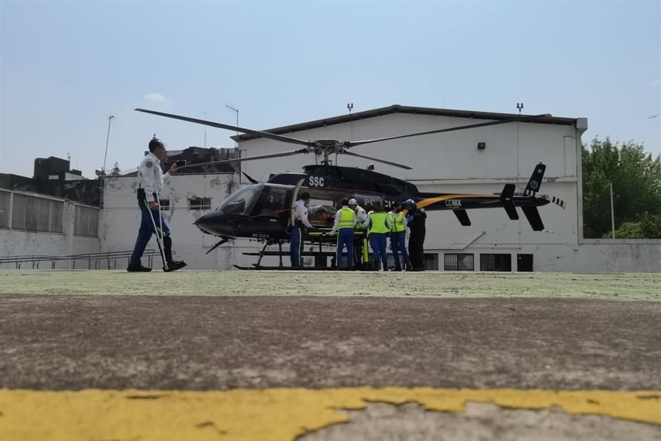 Una mujer recibió una descarga eléctrica y cayó de la azotea de su vivienda ubicada en Milpa Alta; sufrió quemaduras de tercer grado y un traumatismo craneoencefálico.